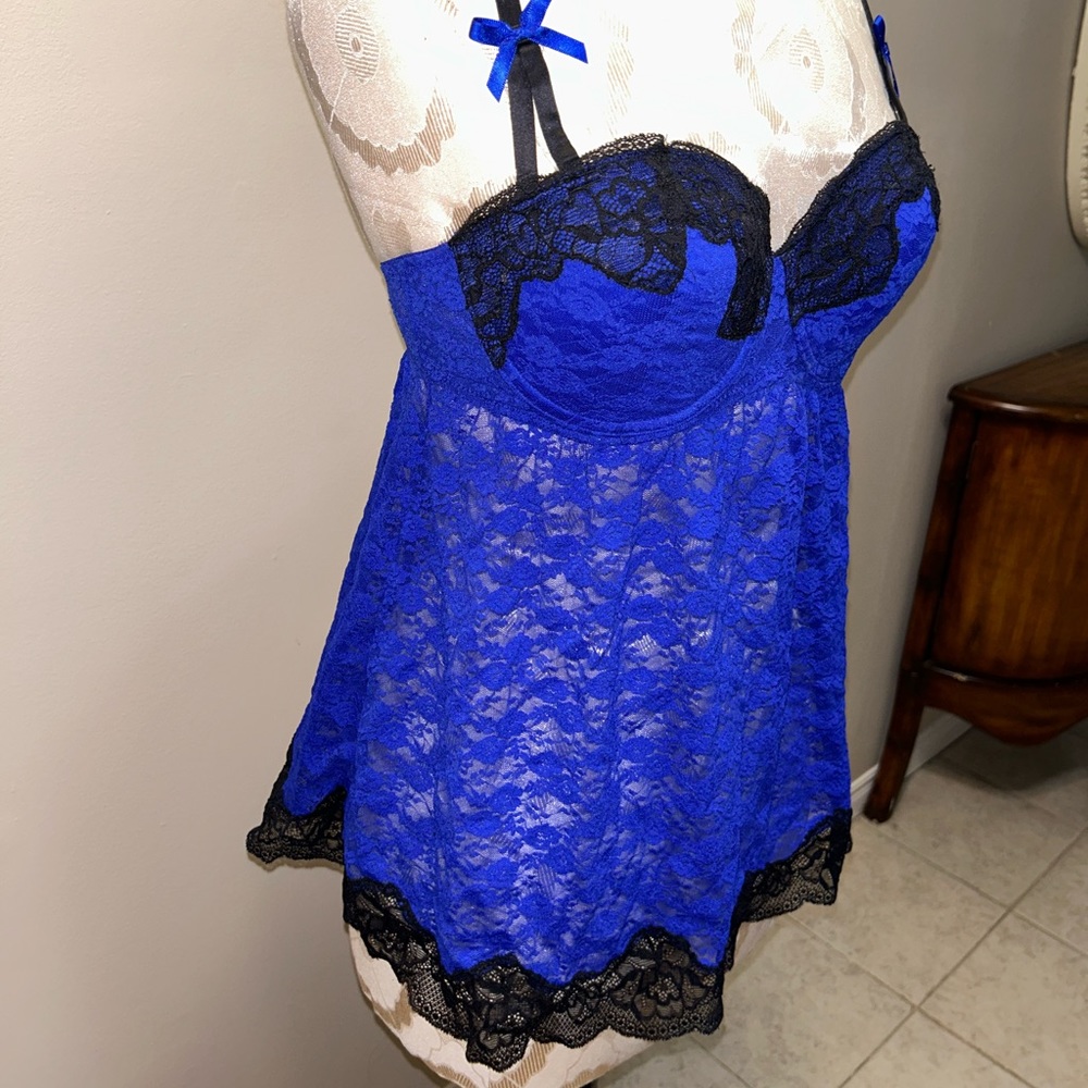 Lingerie - Picture 1 of 4